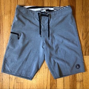 Men’s Volcom 4-Way Stretch Gray Boardshort- 32